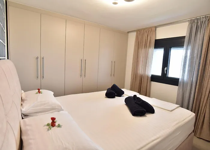 Good Vibes * Nea Iraklitsa